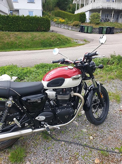 Triumph Bonneville T100 3 of 3