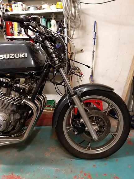 Suzuki GSX750 3 of 6