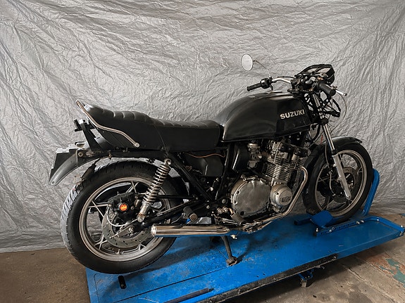 Suzuki GSX750 2 of 6