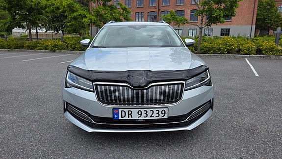 Skoda Superb 2 of 5