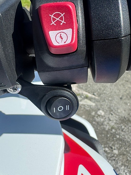 BMW S 1000 XR 7 of 8