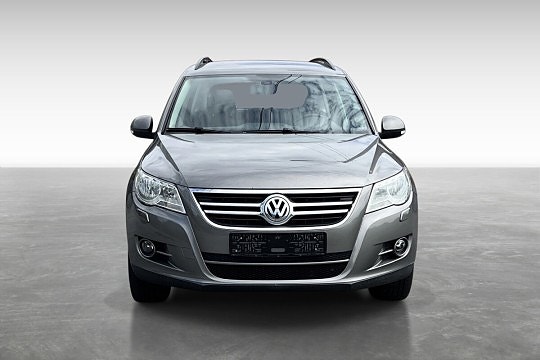 Volkswagen Tiguan 2 of 5