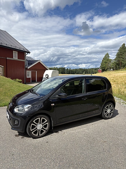 Volkswagen UP! 3 of 30