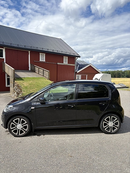 Volkswagen UP! 4 of 30