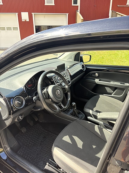 Volkswagen UP! 9 of 30