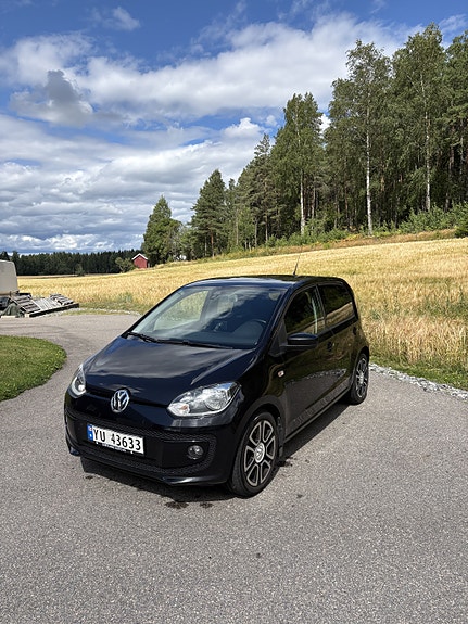 Volkswagen UP! 2 of 30