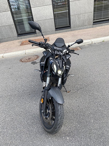 Yamaha MT-07 10 of 14