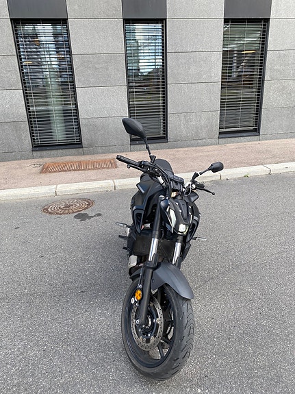 Yamaha MT-07 3 of 14