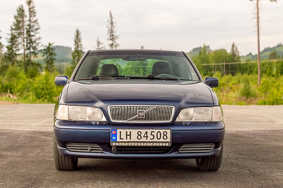 Volvo S70 2 of 5