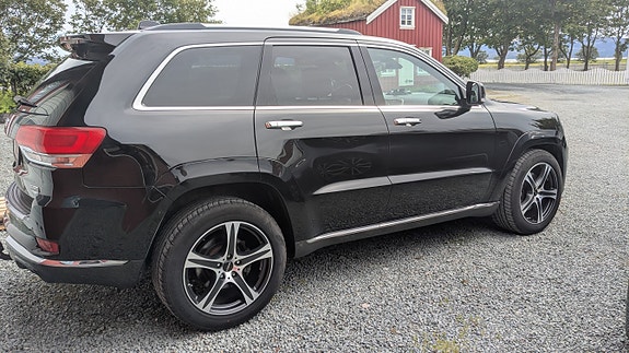 Jeep Grand Cherokee 4 of 30