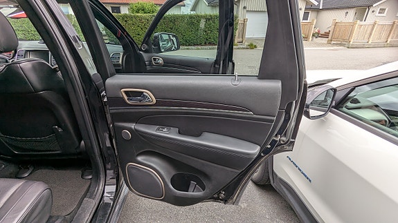 Jeep Grand Cherokee 22 of 30