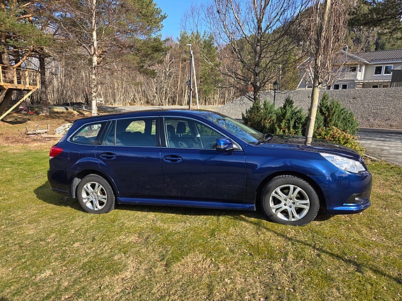 Subaru Legacy 4 of 5