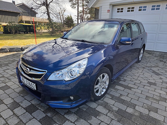 Subaru Legacy 2 of 5