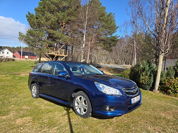 Subaru Legacy 3 of 5