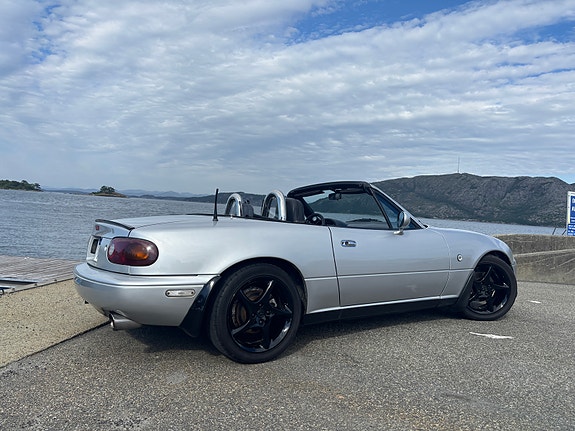 Mazda MX-5 3 of 5