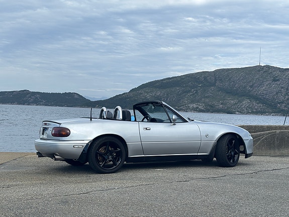 Mazda MX-5 4 of 5
