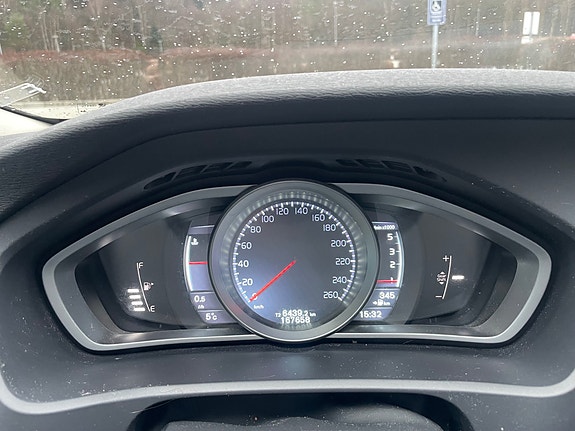 Volvo V40 20 of 29