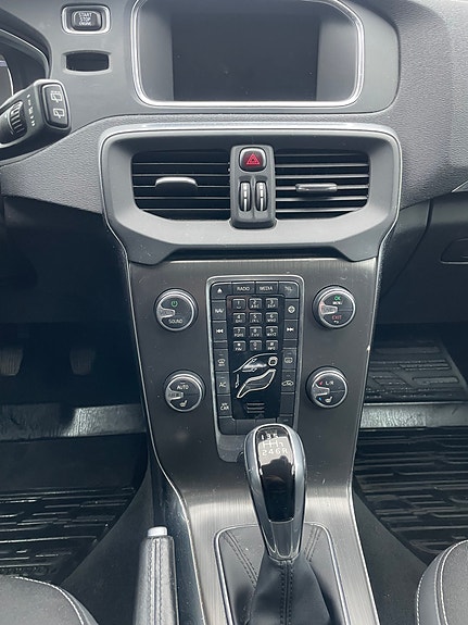 Volvo V40 15 of 29