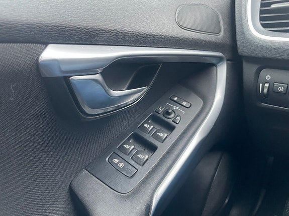 Volvo V40 18 of 29