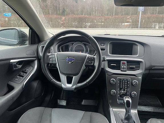 Volvo V40 11 of 29