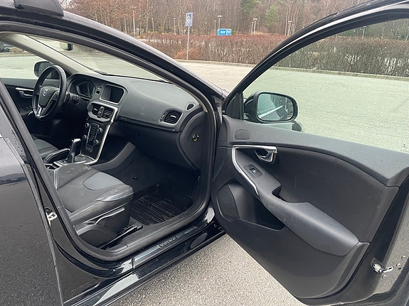 Volvo V40 12 of 29