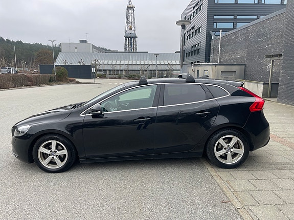 Volvo V40 2 of 5