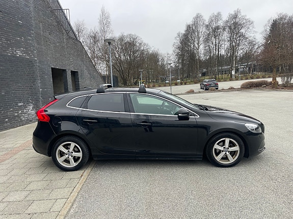 Volvo V40 6 of 29