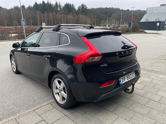 Volvo V40 3 of 5