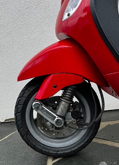 Vespa LX 50 11 of 24