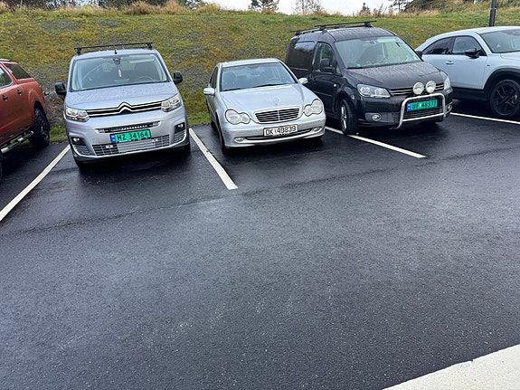 Mercedes-Benz C200 2 of 21