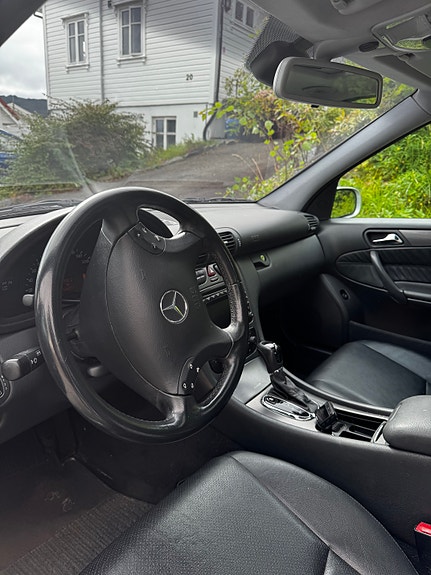 Mercedes-Benz C200 21 of 21