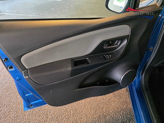 Toyota Yaris 9 of 20