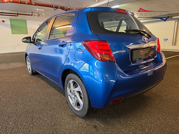 Toyota Yaris 3 of 20