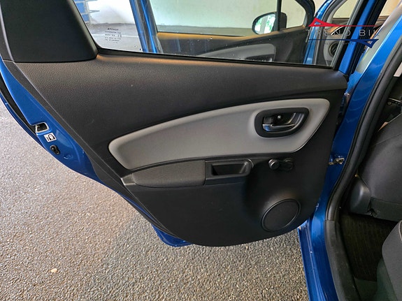 Toyota Yaris 11 of 20