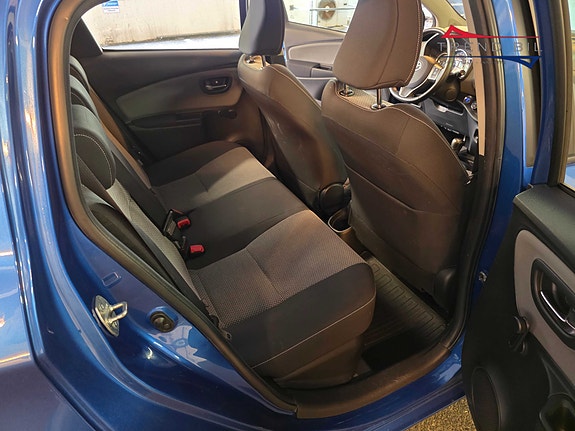 Toyota Yaris 12 of 20