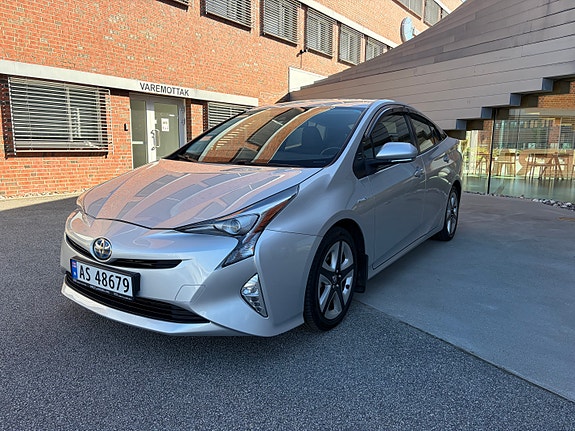 Toyota Prius 2 of 5