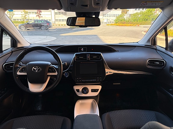 Toyota Prius 11 of 27