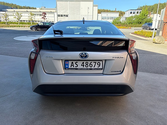 Toyota Prius 5 of 5