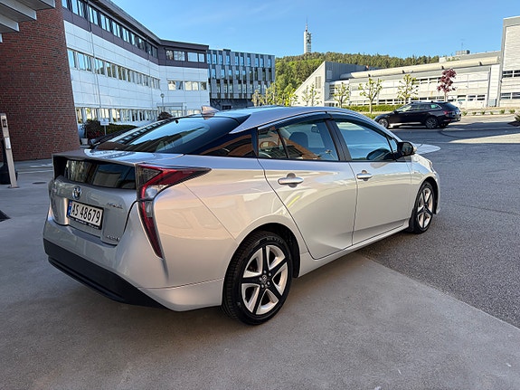 Toyota Prius 6 of 27