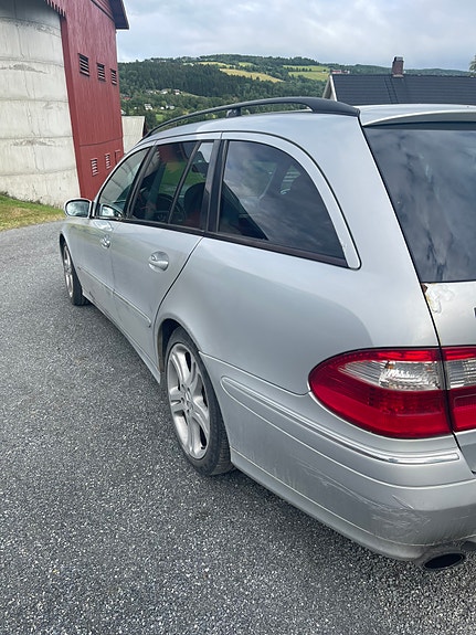 Mercedes-Benz E280 3 of 14