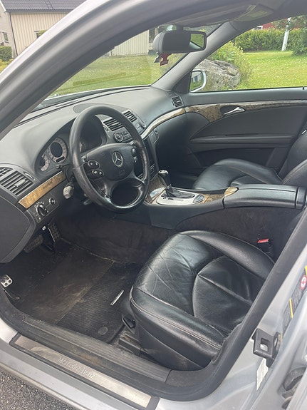 Mercedes-Benz E280 7 of 14