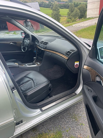 Mercedes-Benz E280 8 of 14
