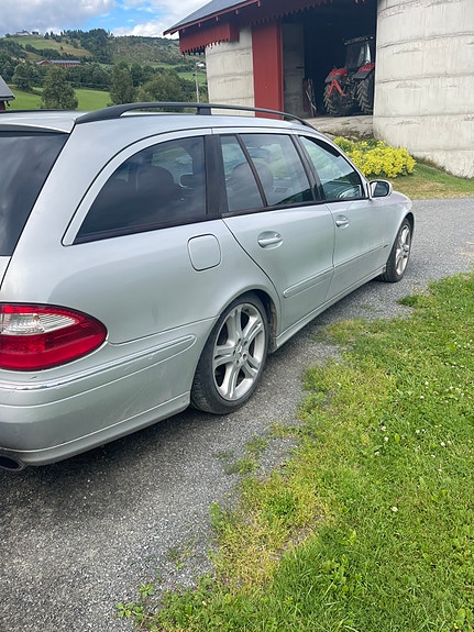 Mercedes-Benz E280 2 of 14