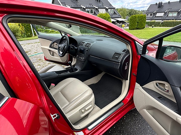 Toyota Avensis 3 of 5