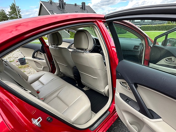 Toyota Avensis 5 of 5