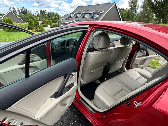 Toyota Avensis 4 of 5