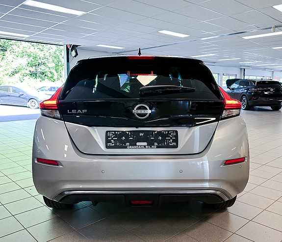 Nissan Leaf 7 of 30