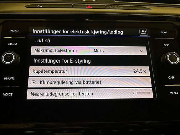 Volkswagen Passat 28 of 30