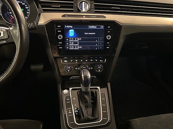 Volkswagen Passat 17 of 30