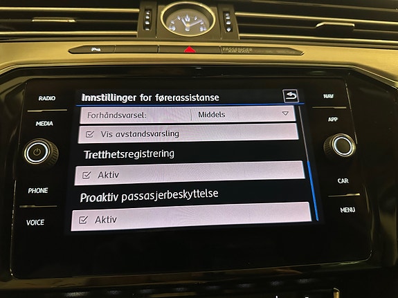 Volkswagen Passat 27 of 30